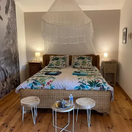 Au Bas D'avant Bed & Breakfast