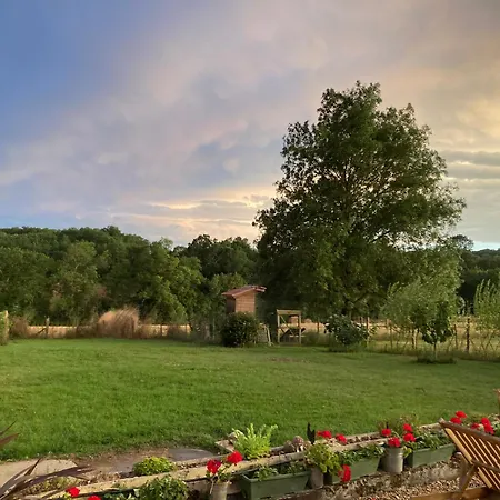 Au Bas D'avant Bed & Breakfast