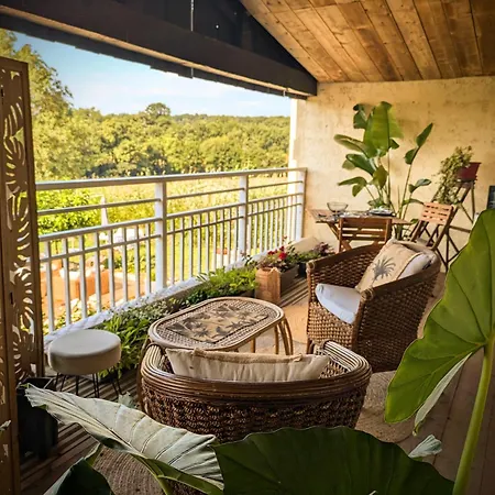 Au Bas D'avant Bed & Breakfast